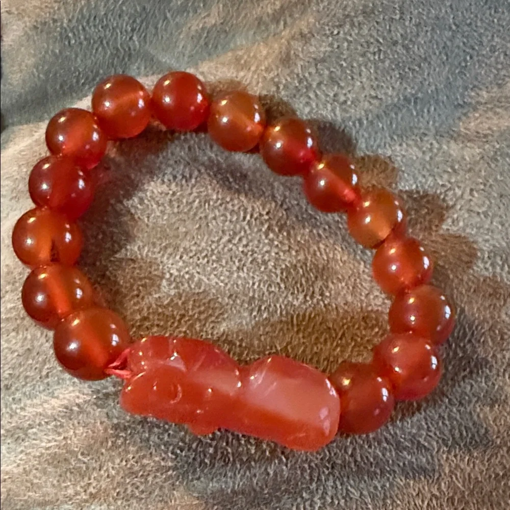 Carnelian Beaded Bracelet with carved figure - Picture 2 of 5